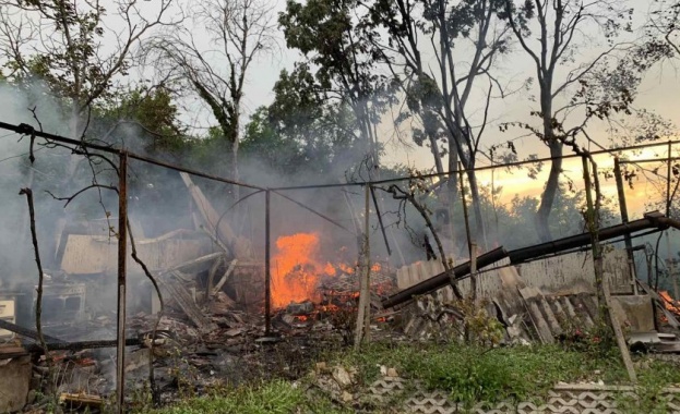 Мълния причини пожар, който изпепели едноетажна вила в местността Сайдере.
