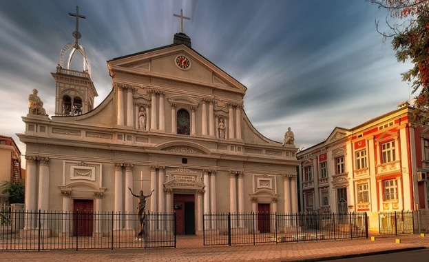 Подновиха реставрацията на католическата катедрала в Пловдив