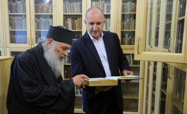 В манастира Свети Великомъченик Георги Зограф държавният глава участва в