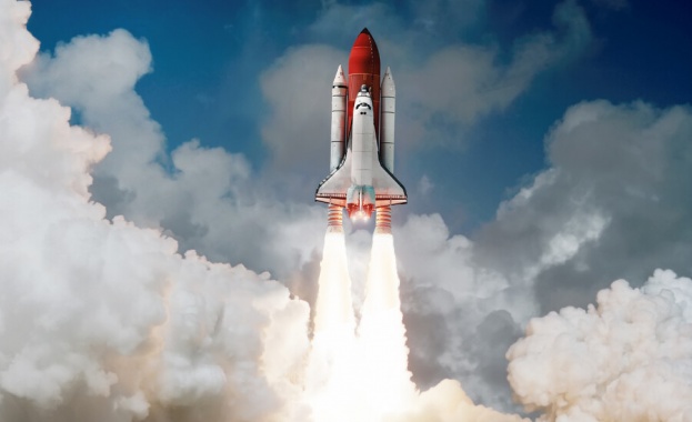 Китай изстреля пилотирания космически кораб Шънчжоу 14 от космодрума Цзюцюан в