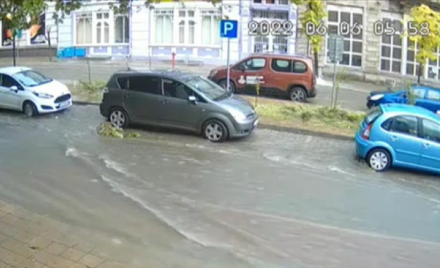 Русе е блокиран заради поройния дъжд и градушка тази сутрин