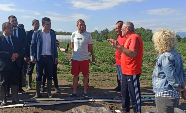 Държавата застава зад вас Всички пострадали земеделци ще получат обезщетение