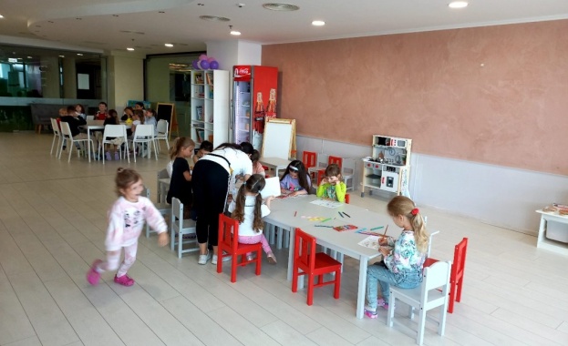 Във Варна вече трети месец продължава да работи специален детски