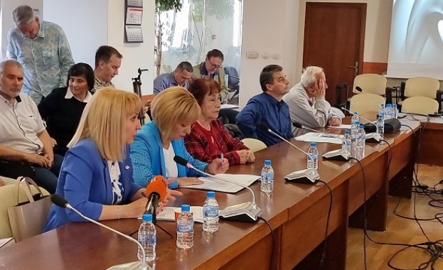 В Комисията за енергийно и водно регулиране се провежда обществено