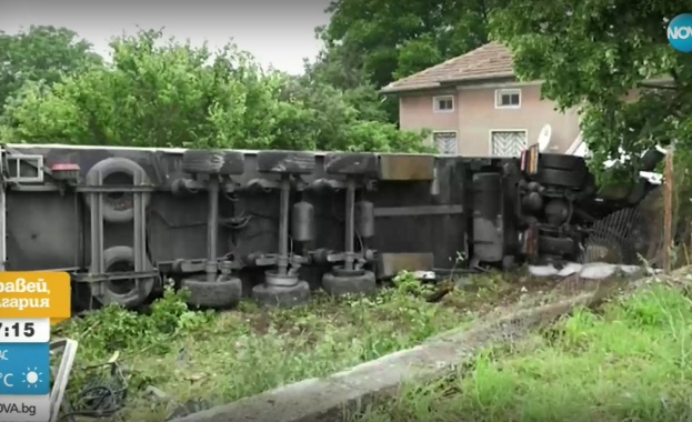 Тир се вряза в къща в монтанско село в понеделник