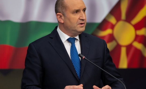 Късно снощи президентите на Франция и България Еманюел Макрон и