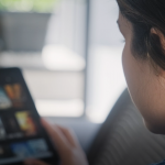  Младите българи купуват повече фалшиви продукти и продължават да ползват незаконно съдържание