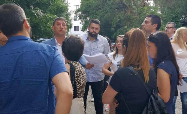 Под натиска на граждани и с помощта на БСП беше