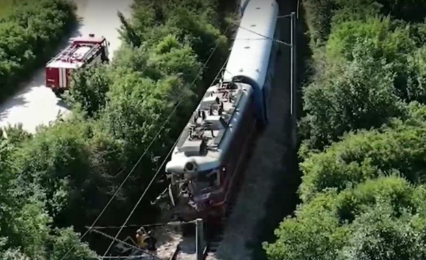 Трима души загинаха а други трима са ранени след като