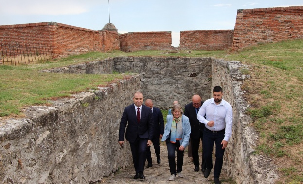 Изграждането на изцяло нова магистрала която да свърже Западна Европа