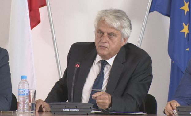 Работи се по няколко версии за взривовете край Карнобат Това