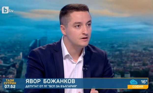 Явор Божанков няма да напусне парламента