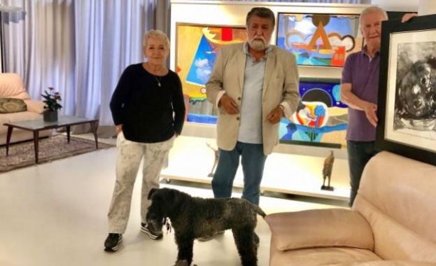 Именитият наш скулптор Вежди Рашидов подари две свои творби