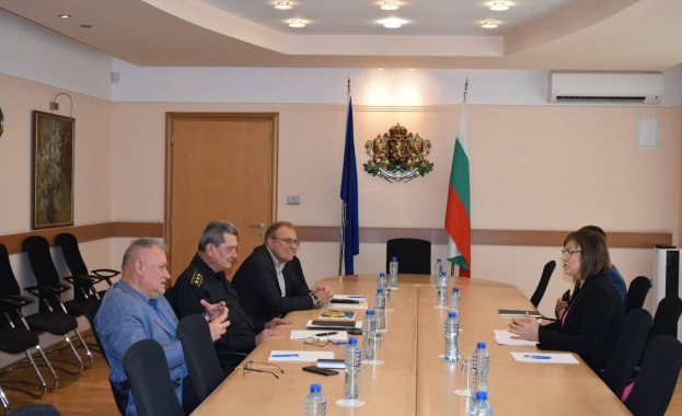 Вицепремиерът и министър на икономиката и индустрията Корнелия Нинова събра