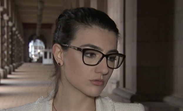 Лена Бориславова: Съставът на проектоправителството е меко казано скандален Лена Бориславова: Съставът на проектоправителството е меко казано скандален