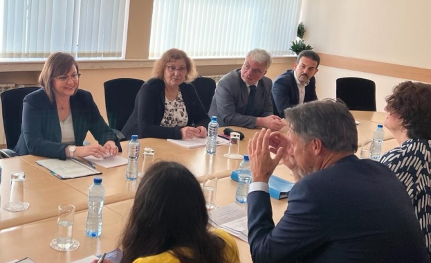 Вицепремиерът Корнелия Нинова се срещна със заместник-генералния секретар на ОИСР