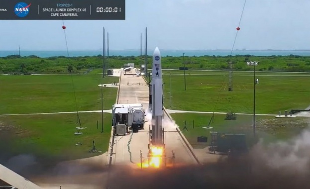 Два малки спътника на НАСА предназначени за изучаване на урагани