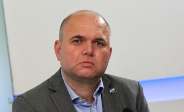 Депутатът от Демократична България Владислав Панев очерта няколко варианта за