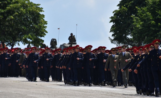 Ще се мисли за възможности висшето военно образование да се