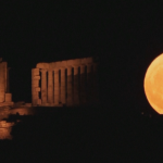 Наблюдаваме феномена "ягодова Суперлуна"