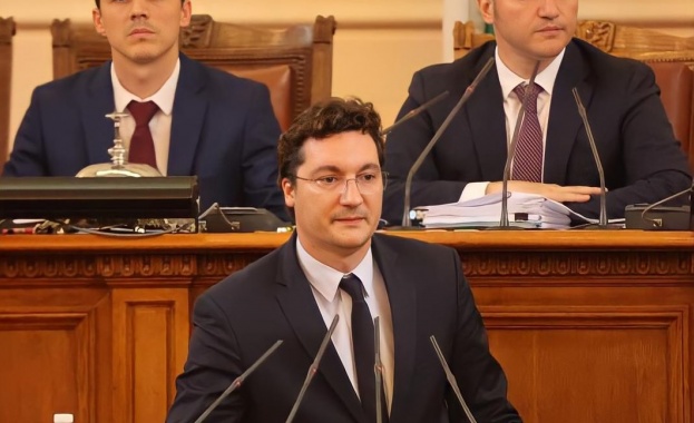 Народният представител от парламентарната група на БСП Крум Зарков обясни