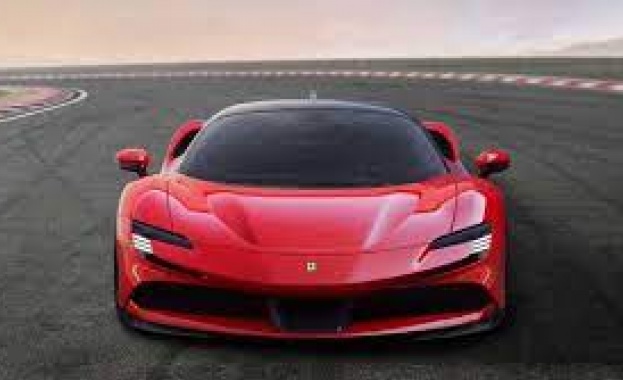 Новата стратегия на Ferrari: V12 двигател, електрическа кола и автопилот 