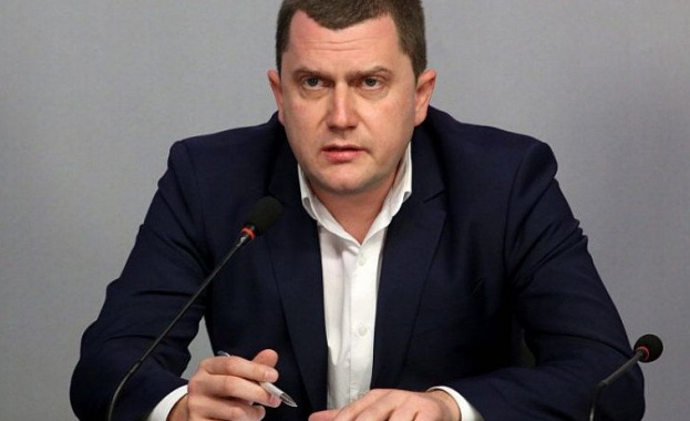 Полицията е установила служителя който е пострадал от 18 годишния Васил