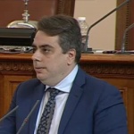 Асен Василев към опозицията: Вашата философия е "да го духат бедните"