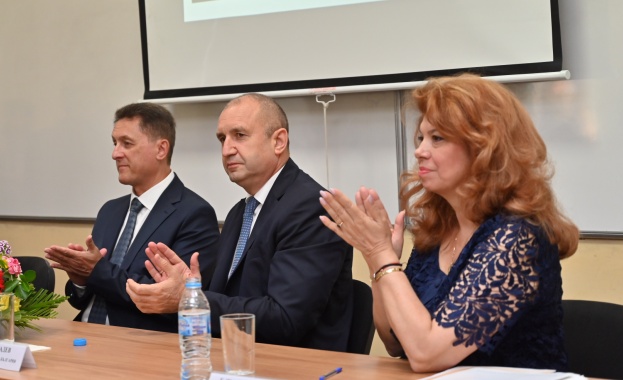 Вицепрезидентът: България губи духовни територии, отстъпва в световното културно съперничество