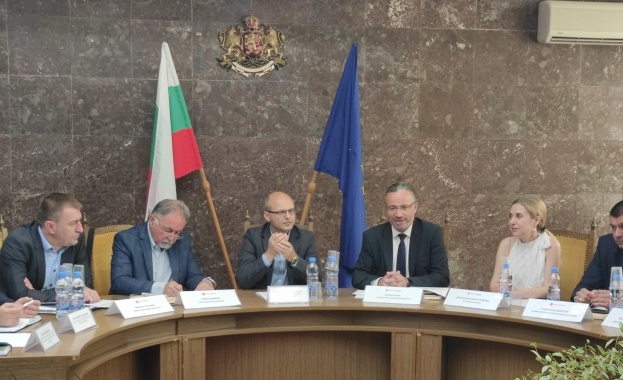 Развитието на електроразпределителната мрежа в област Ловеч и подобренията в