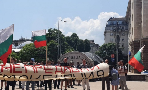 Днес всички депутати в Народното събрание получиха искането на ВМРО