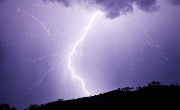 Как да се предпазим по време на гръмотевична буря?