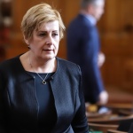 Елена Гунчева няма да напуска парламента, става независим депутат