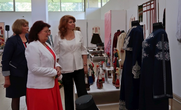 Илияна Йотова беше гост на 50 годишнината на Националното изложение на