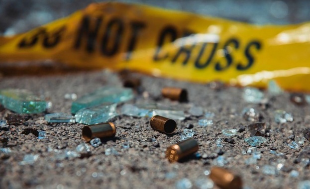 Девет души са ранени при масова стрелба в квартал Мишън