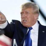 Тръмп уволнява над 15 000 трансджендъри от американската армия