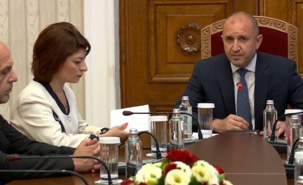 Румен Радев на консултациите с ГЕРБ-СДС: Изправени сме пред политическа криза