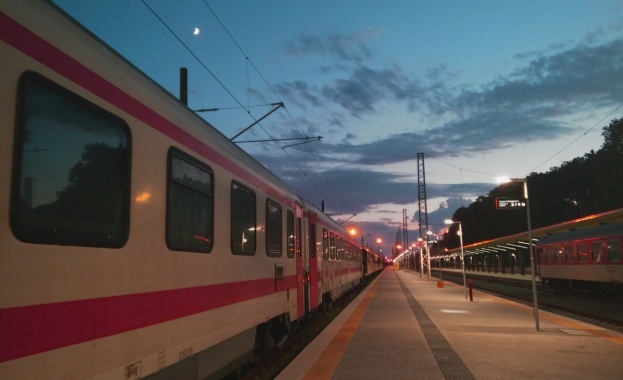 Днес в 05.40 ч., пътническа влакова композиция, пътуваща от Бургас