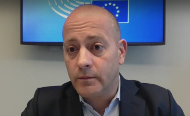 Радан Кънев: В решението на Европейския съвет няма условие за 6 000 бежанци