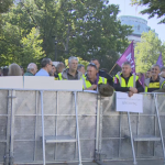 Служители от две държавни агенции излязоха на протест пред НС