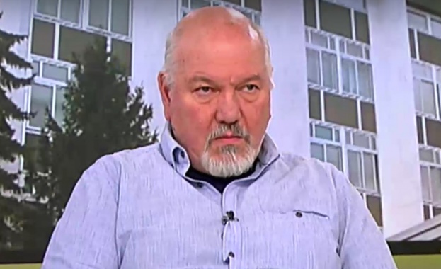 Проф. Александър Маринов: Политическата криза не може да се реши нито на "Дондуков" 1, нито на "Дондуков" 2