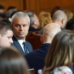 "Възраждане" призова да се дадат 14 милиона за лечение на деца