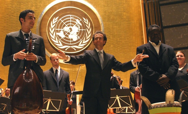 Световен младежки камерен оркестър с маестро  Дамиано Джурана и солист Светлин Русев 