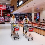 Каква домакиня е Натали Трифонова и кой пазарува в дома на Александър Сано