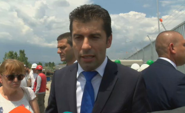 Нито един посланик не трябва да си позволява да дава