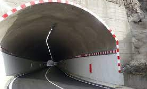 Движението в Кривия тунел на път I 1 Благоевград Кресна