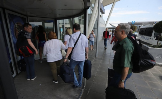 Руските дипломати и служители на руското посолство които страната ни