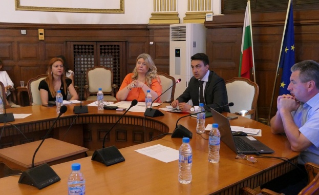 Ще продължим да оказваме съдействие в тази посока заяви заместник министър