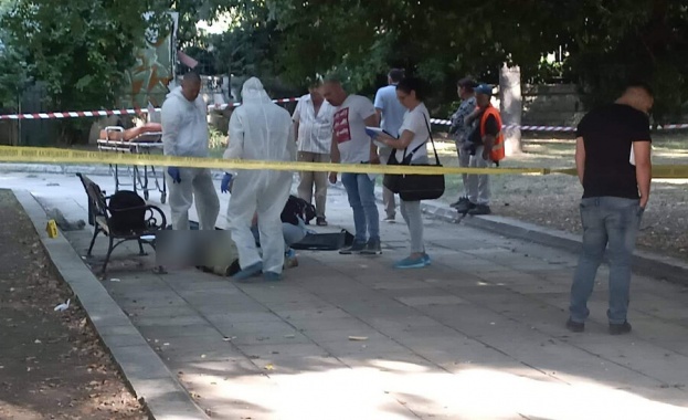 Безжизнено тяло е открито пред Археологическия музей във Варна предаде