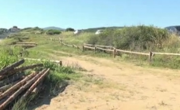 Граждани сигнализираха че терен от Шофьорския плаж край Созопол е